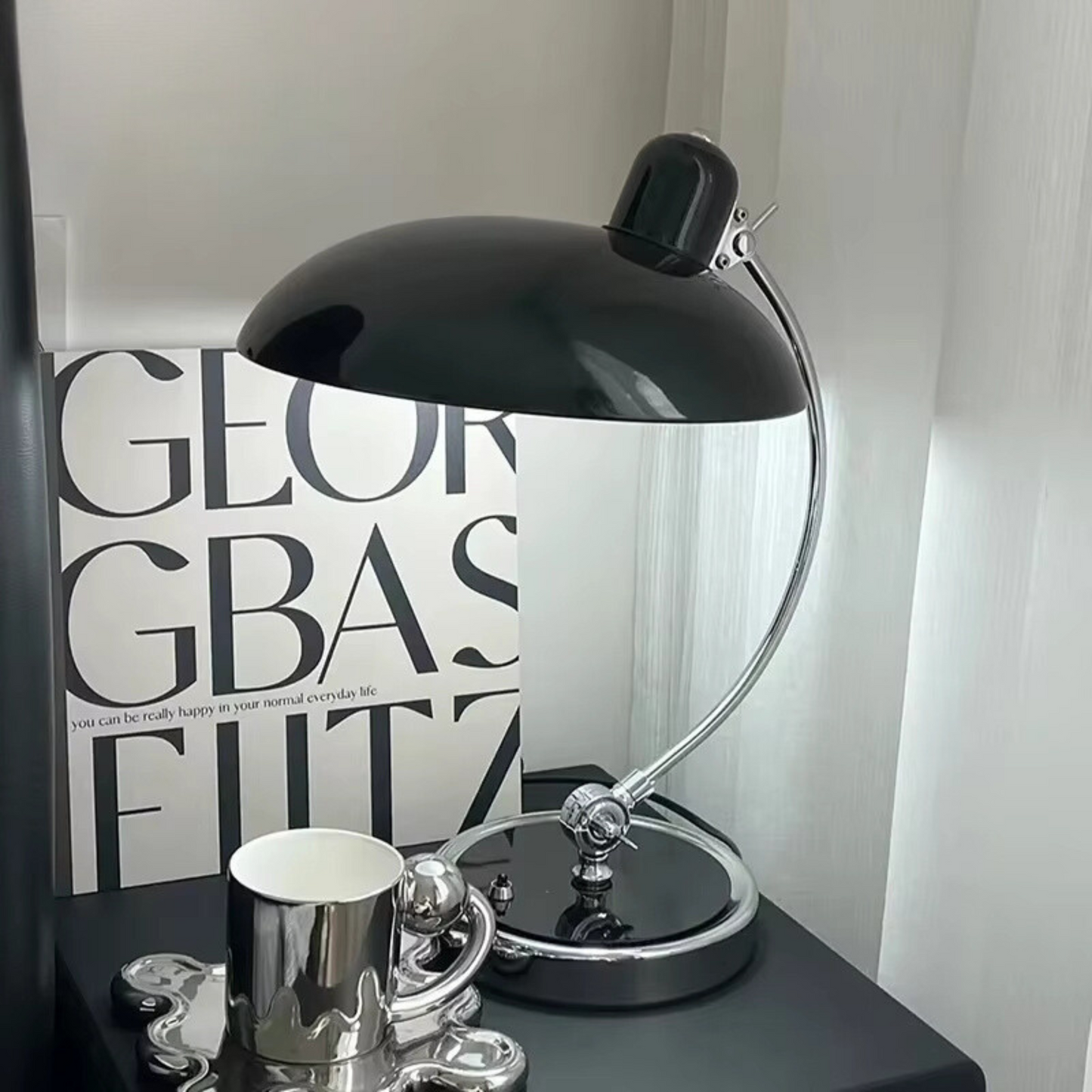 ScandiArc tafellamp – Bauhaus-geïnspireerde ijzeren lamp