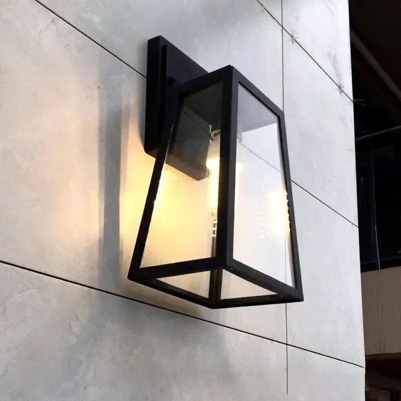 LuminaEdge | Zeitgenössische Balkonleuchte