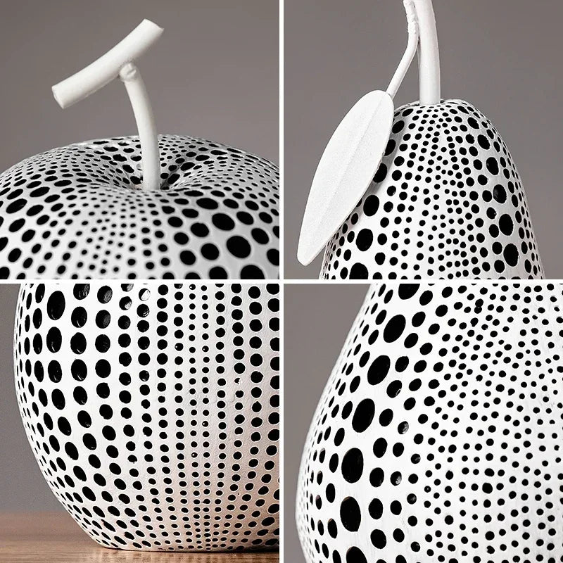 Rzeźba jabłka MonoApple – wzór w czarno-białe kropki