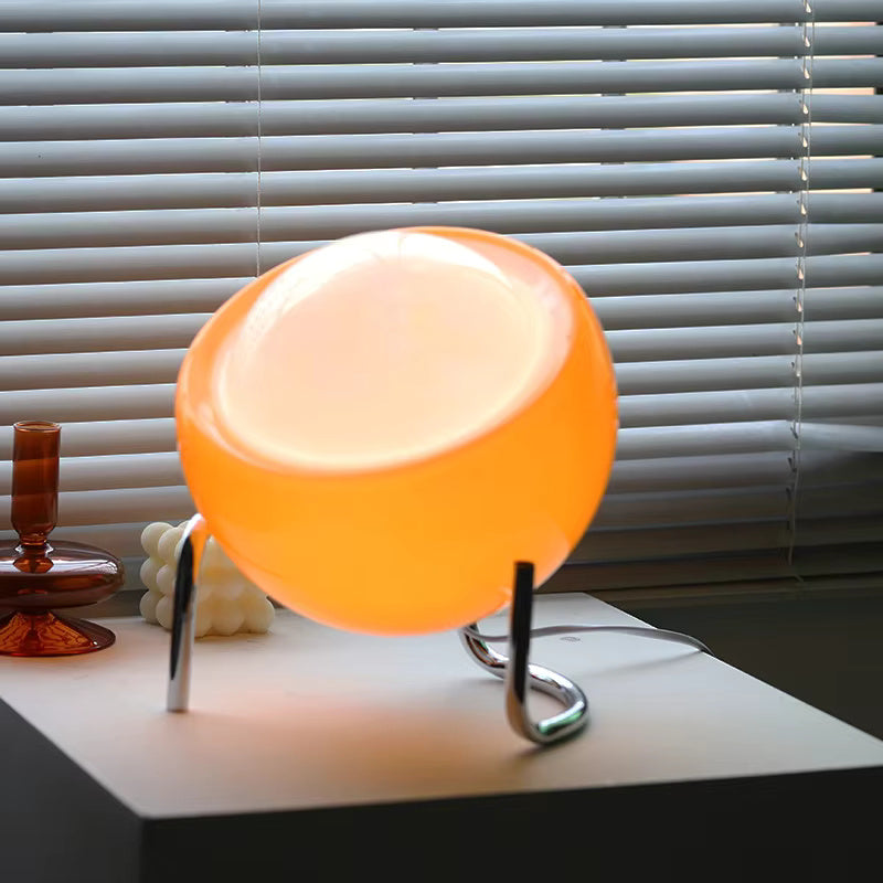 OrbitSphere Tischleuchte – Bauhaus-Design mit milchigem Glasschirm & Edelstahlsockel