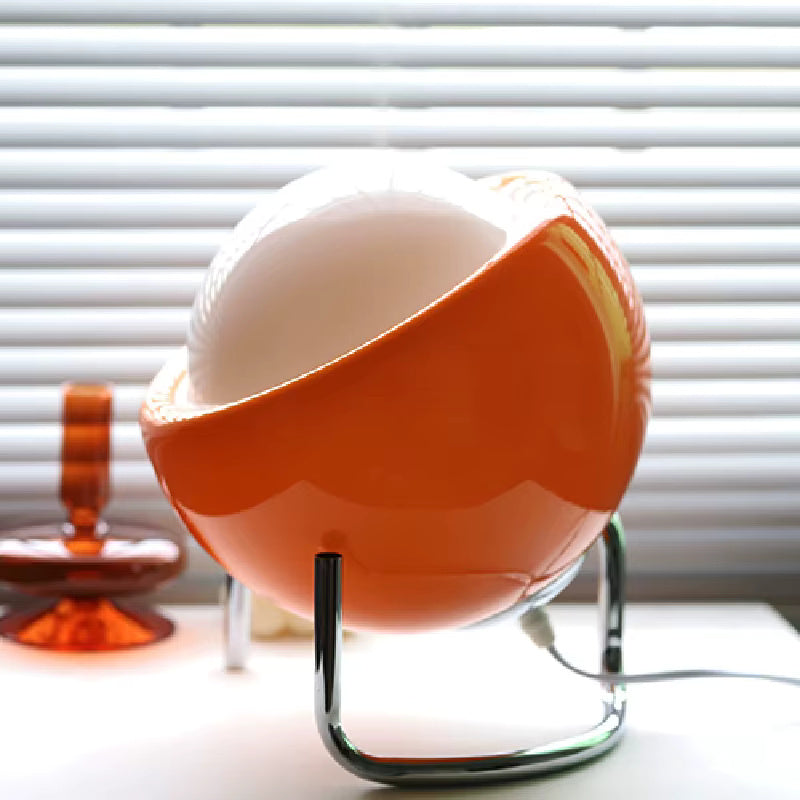 OrbitSphere Tischleuchte – Bauhaus-Design mit milchigem Glasschirm & Edelstahlsockel