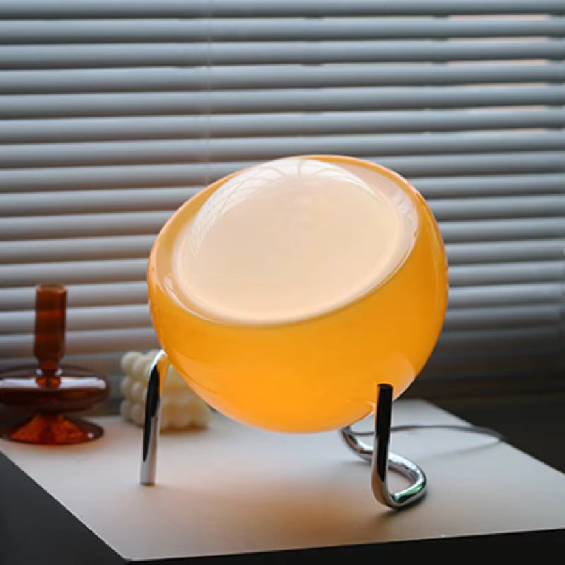 OrbitSphere Tischleuchte – Bauhaus-Design mit milchigem Glasschirm & Edelstahlsockel