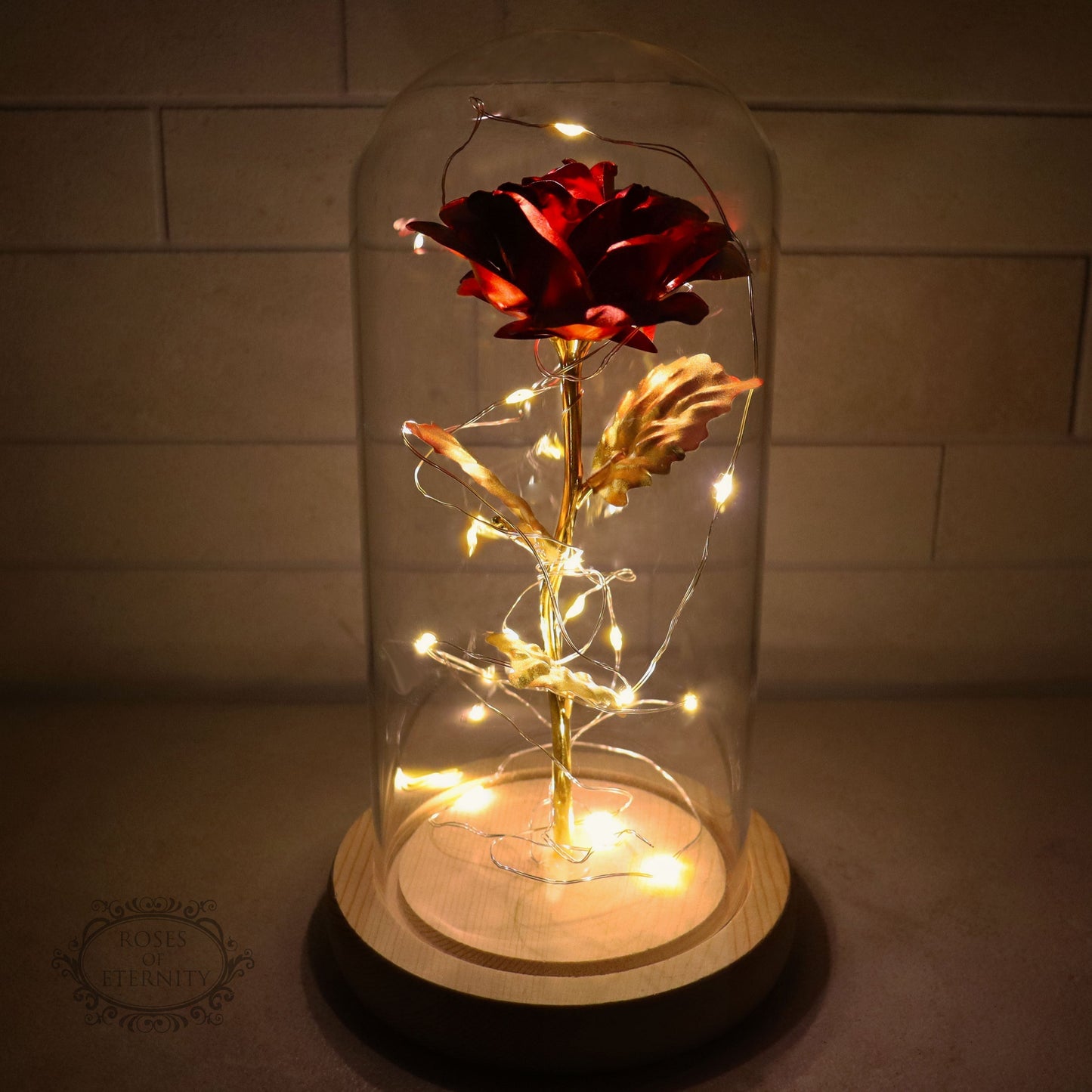 Ewige Rose | Goldene Kunstblume in Glaskuppel mit LED-Deko 2