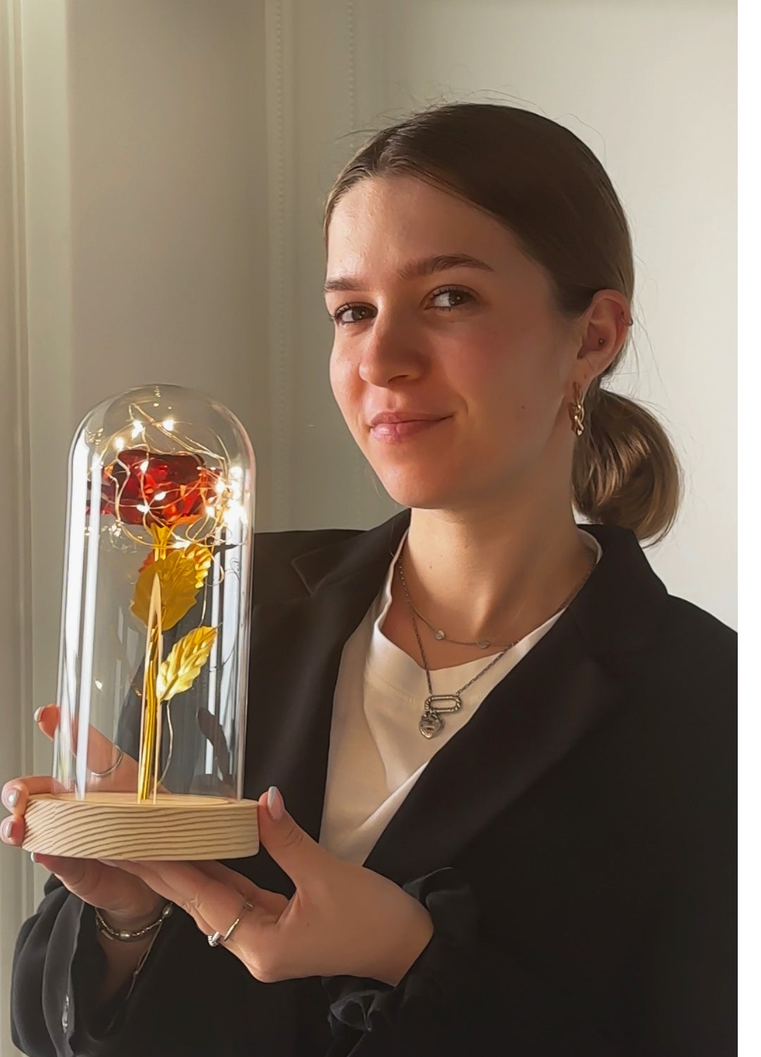 Ewige Rose | Goldene Kunstblume in Glaskuppel mit LED-Deko 3
