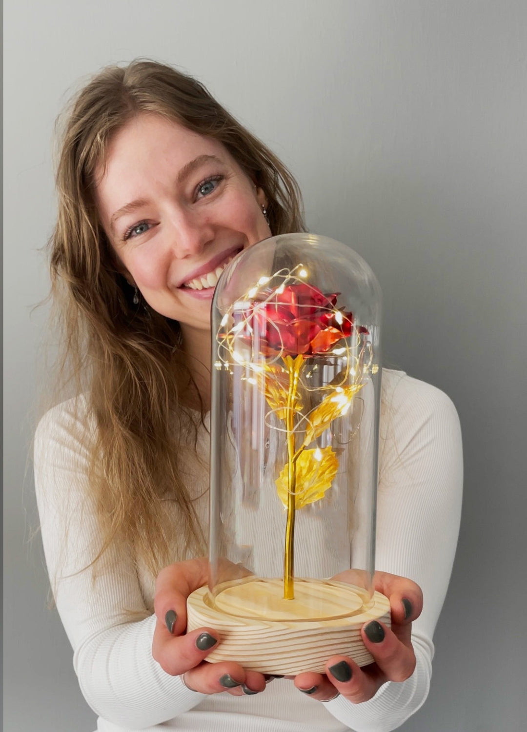 Ewige Rose | Goldene Kunstblume in Glaskuppel mit LED-Deko 4