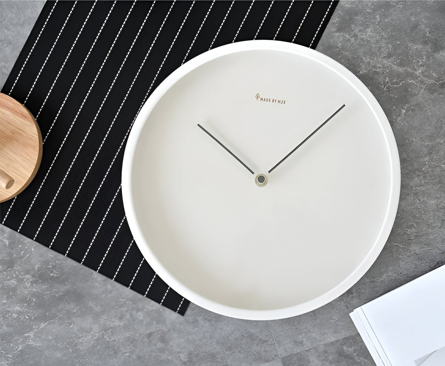 Circ O'Clock – Moderne Wanduhr Schwarz mit Geräuschlosem Uhrwerk – 25 cm Minimalistische Küchenuhr für Ruhige Räume-6