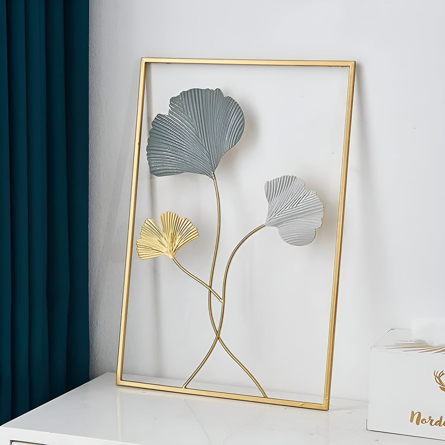 Variant image for Leafy Luxe – Nordische Wanddeko aus Metall im Blattdesign für Wohnzimmer und Schlafzimmer | Elegante Wanddekoration in Gold, 30x45 cm-2