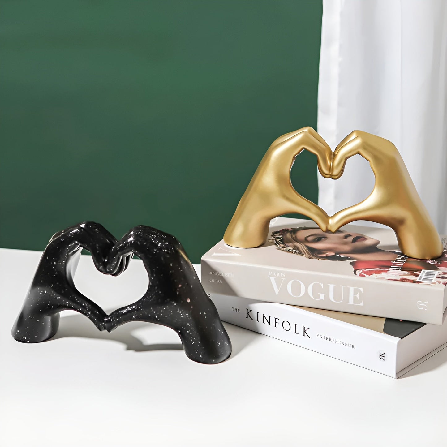 Sculpted Love Figur – Moderne Hand-Liebesfigur aus hochwertigem Harz für zeitlose Romantik und elegante Dekoration-3