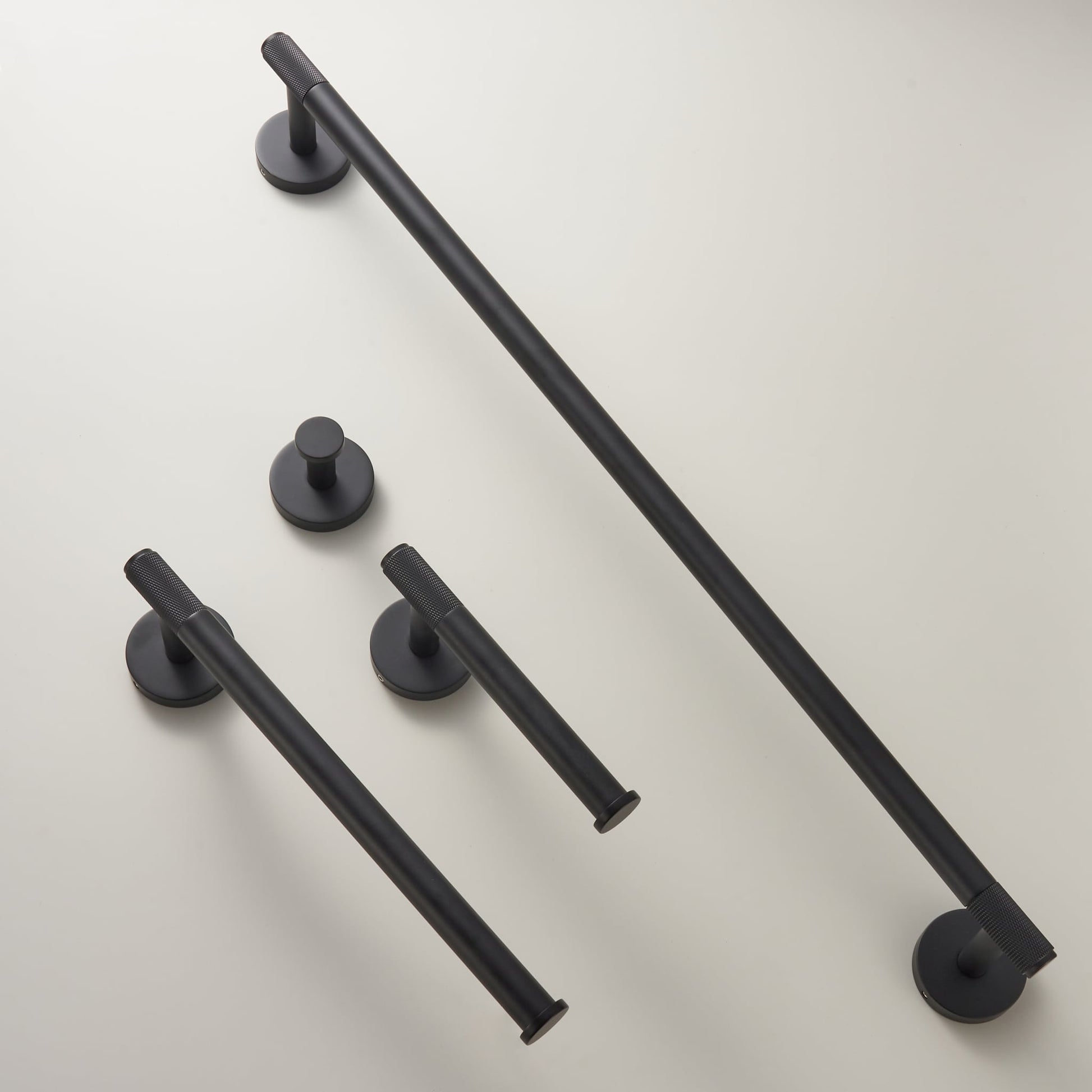 KRAM Handtuchhalter Schwarz Matt | Gekartelter Wandhalter aus Messing 6
