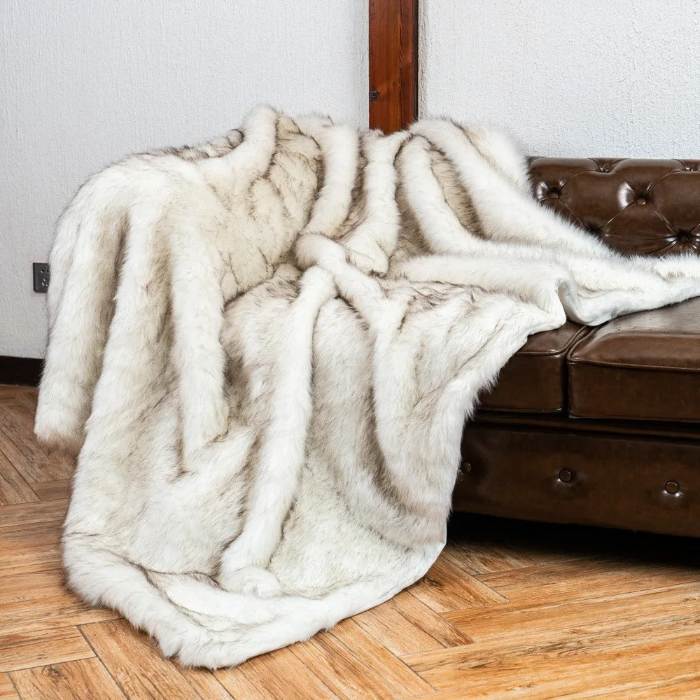Luxuriöse Imitationsfell Decke | Kuscheldecke für Zuhause 1