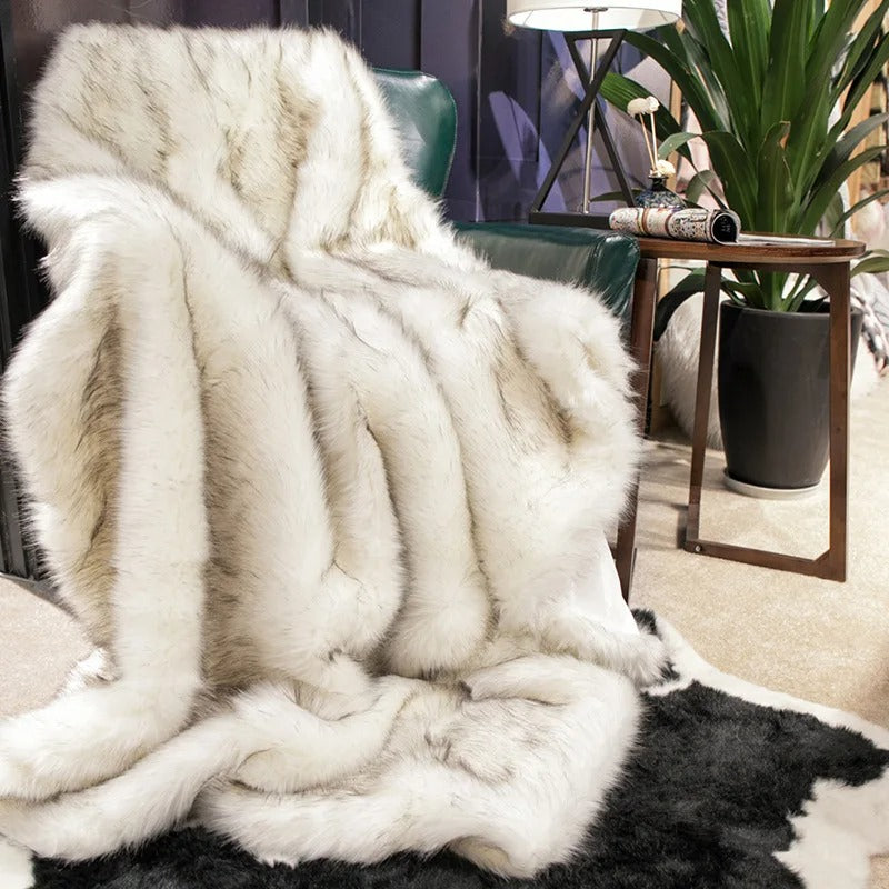 Luxuriöse Imitationsfell Decke | Kuscheldecke für Zuhause 2