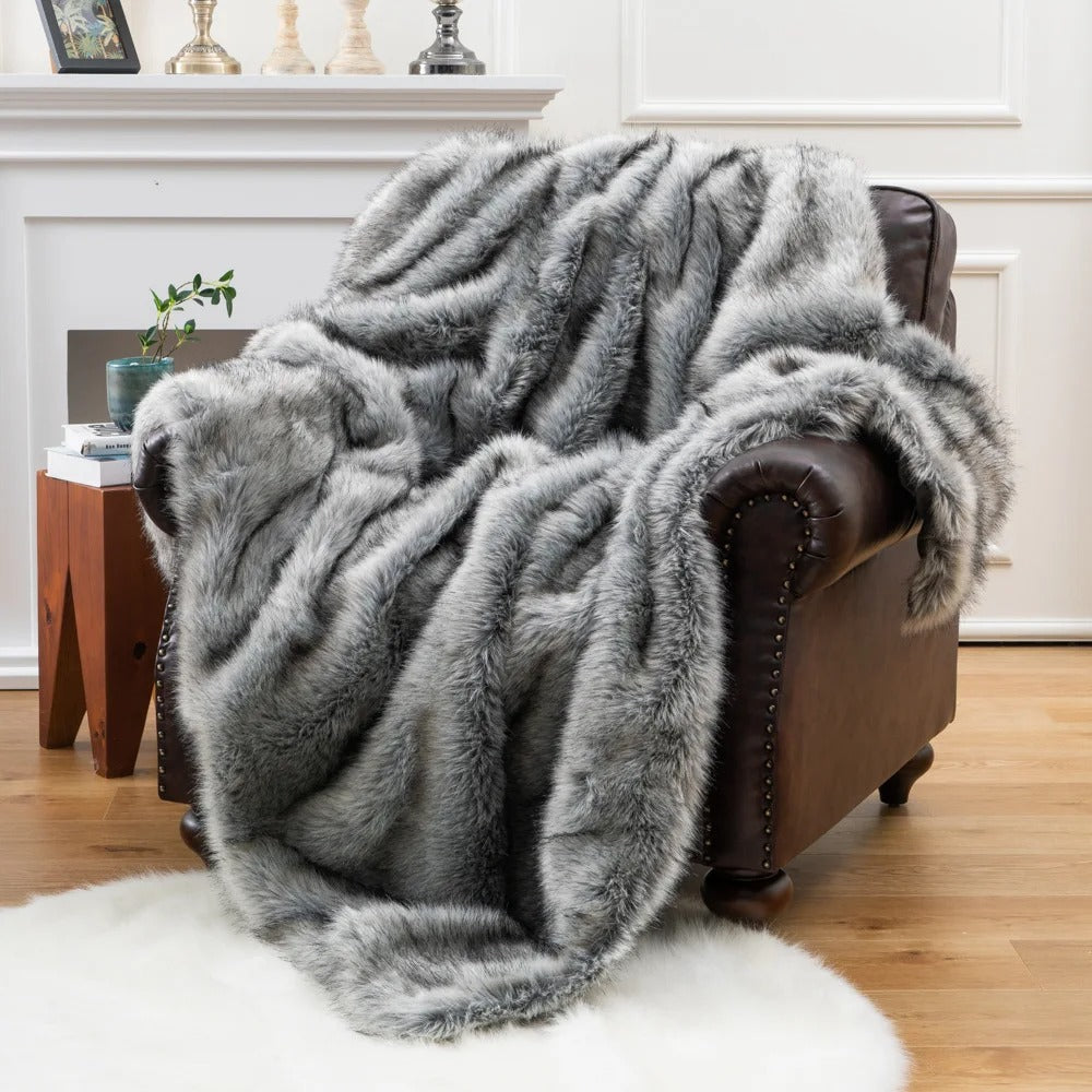 Luxuriöse Imitationsfell Decke | Kuscheldecke für Zuhause 7