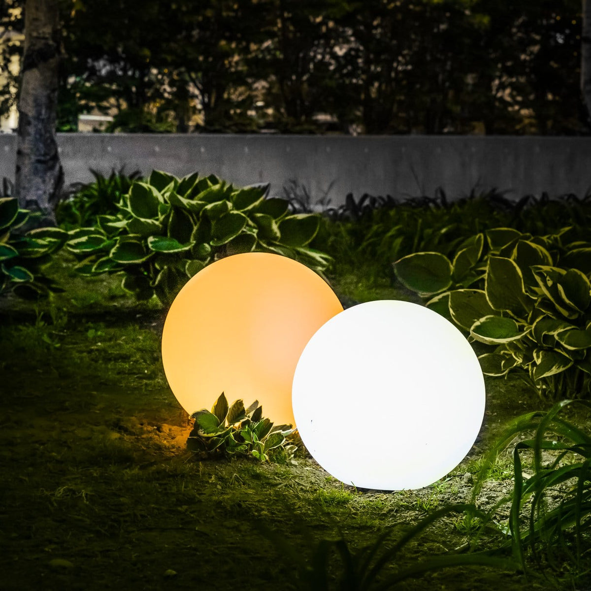 Kugelförmige Gartenlampe mit Fernbedienung – Wetterfest, 16 Farben, Kabellos und LED Gartenleuchte-6