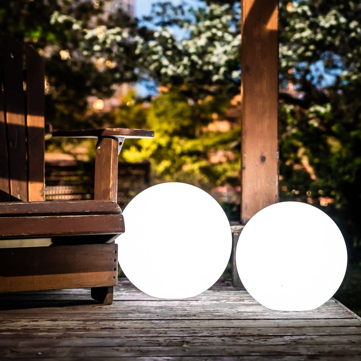 Kugelförmige Gartenlampe mit Fernbedienung – Wetterfest, 16 Farben, Kabellos und LED Gartenleuchte-1