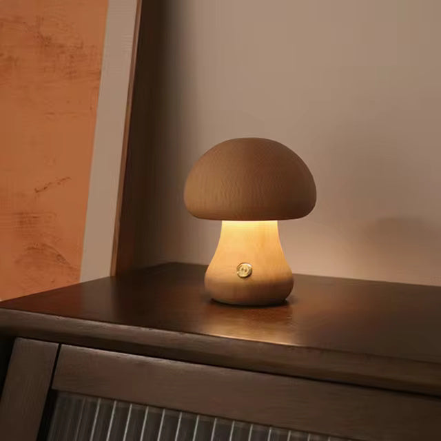 GlowShroom – Natürliche Pilzlampe aus Walnuss- oder Buchenholz