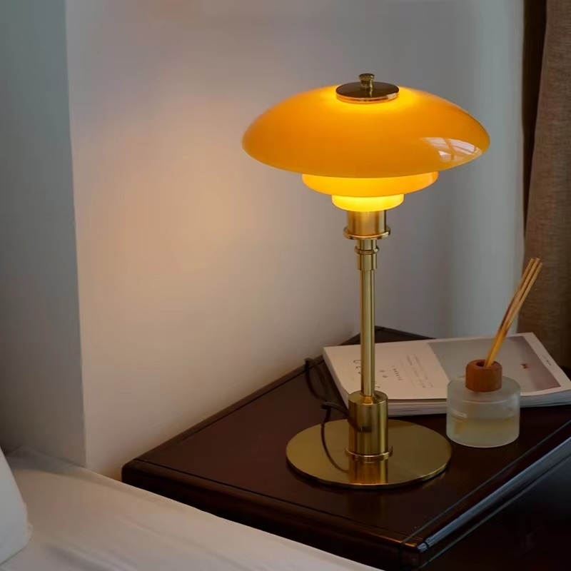 Dänische Designer-Tischlampe mit LED-Beleuchtung – Dimmbare Tischleuchte aus Eisen und Glas für modernes Wohnen-3