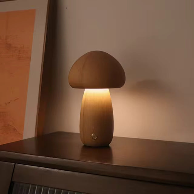 GlowShroom – Natürliche Pilzlampe aus Walnuss- oder Buchenholz