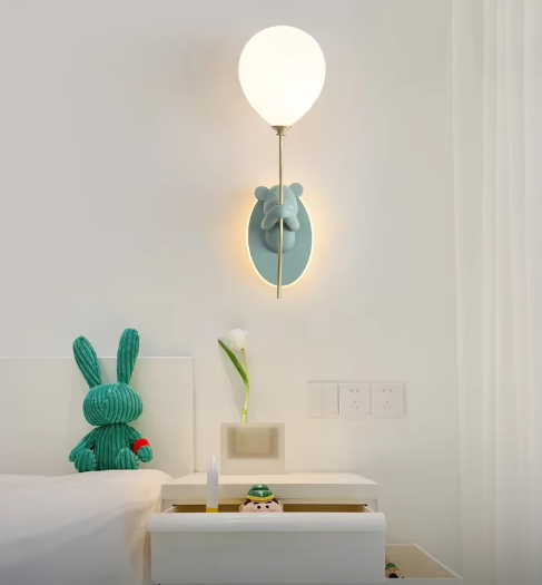 Kinkiet – Lampa w kształcie balonu z kreskówkową grafiką do pokoju dziecięcego i gabinetu