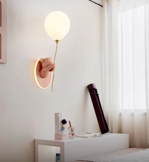 Kinkiet – Lampa w kształcie balonu z kreskówkową grafiką do pokoju dziecięcego i gabinetu