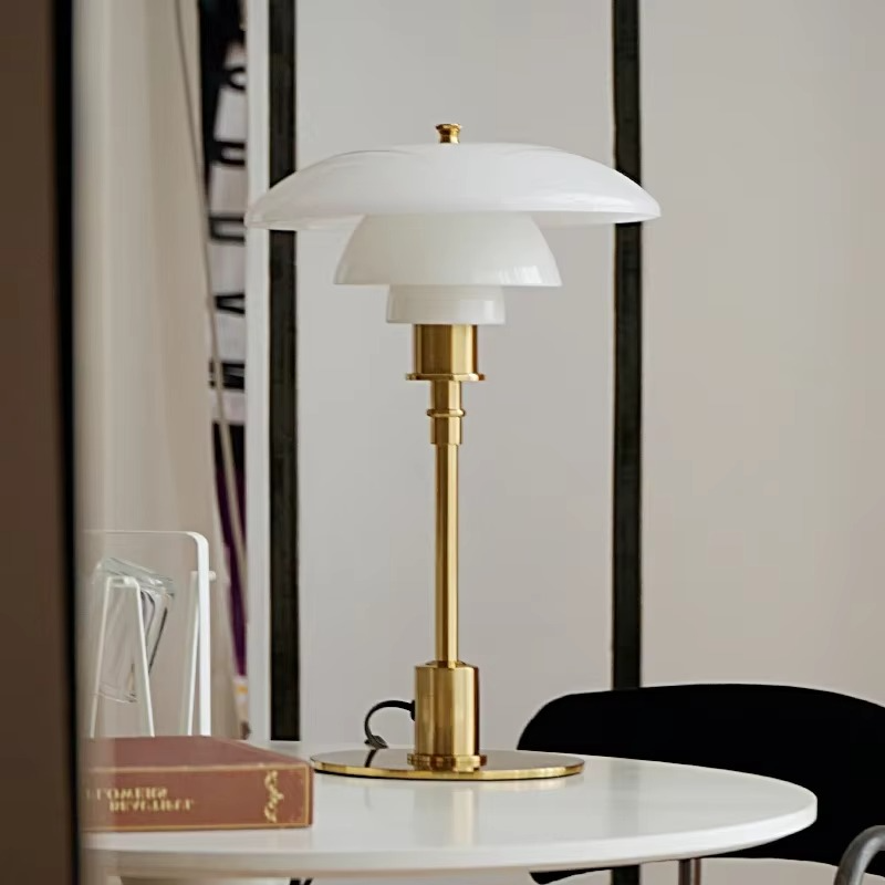 Variant image for Dänische Designer-Tischlampe mit LED-Beleuchtung – Dimmbare Tischleuchte aus Eisen und Glas für modernes Wohnen-2