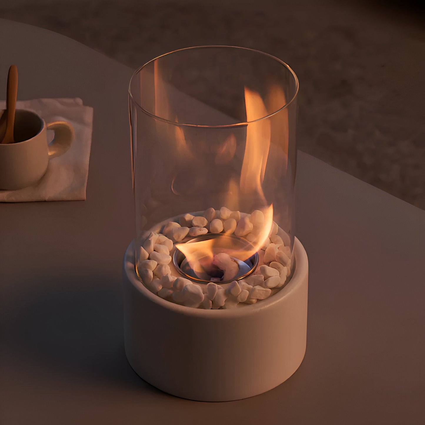 SleekFlame | Tischkamin mit schwarzem Metallsockel 4