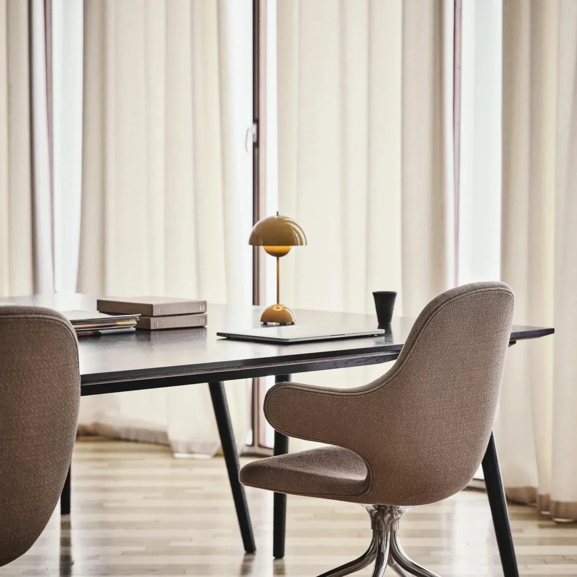 AuroraGlo Tischleuchte – Kabellose LED-Leuchte mit Dimmfunktion und Modernem Design für Stilvolle Beleuchtung-5