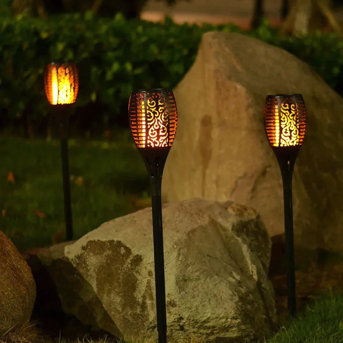 Magische Solar Gartenfackel mit Flammeneffekt – Wetterfest und Energiesparend für Bezaubernde Außenbeleuchtung-6