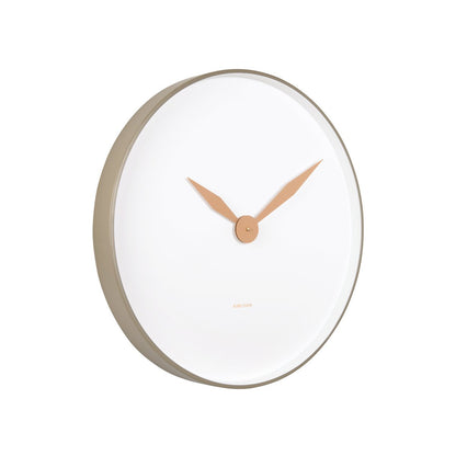 Karlsson Wanduhr „Albatross“ – Designuhr von Ewald Winkelbauer, rund & minimalistisch, in Grau, Moosgrün & mehr