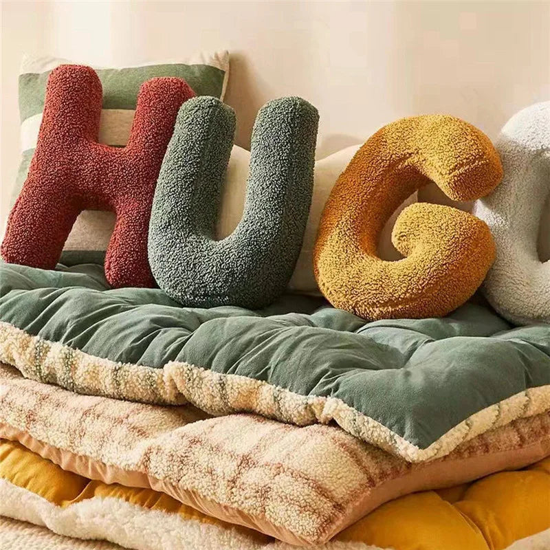 Avenia Samt Kissen A-Z | Dekoratives Wohnaccessoire 2
