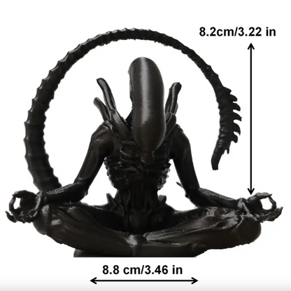 Chillomorph | Meditierende Xenomorph-Figur aus Premium-Harz 1