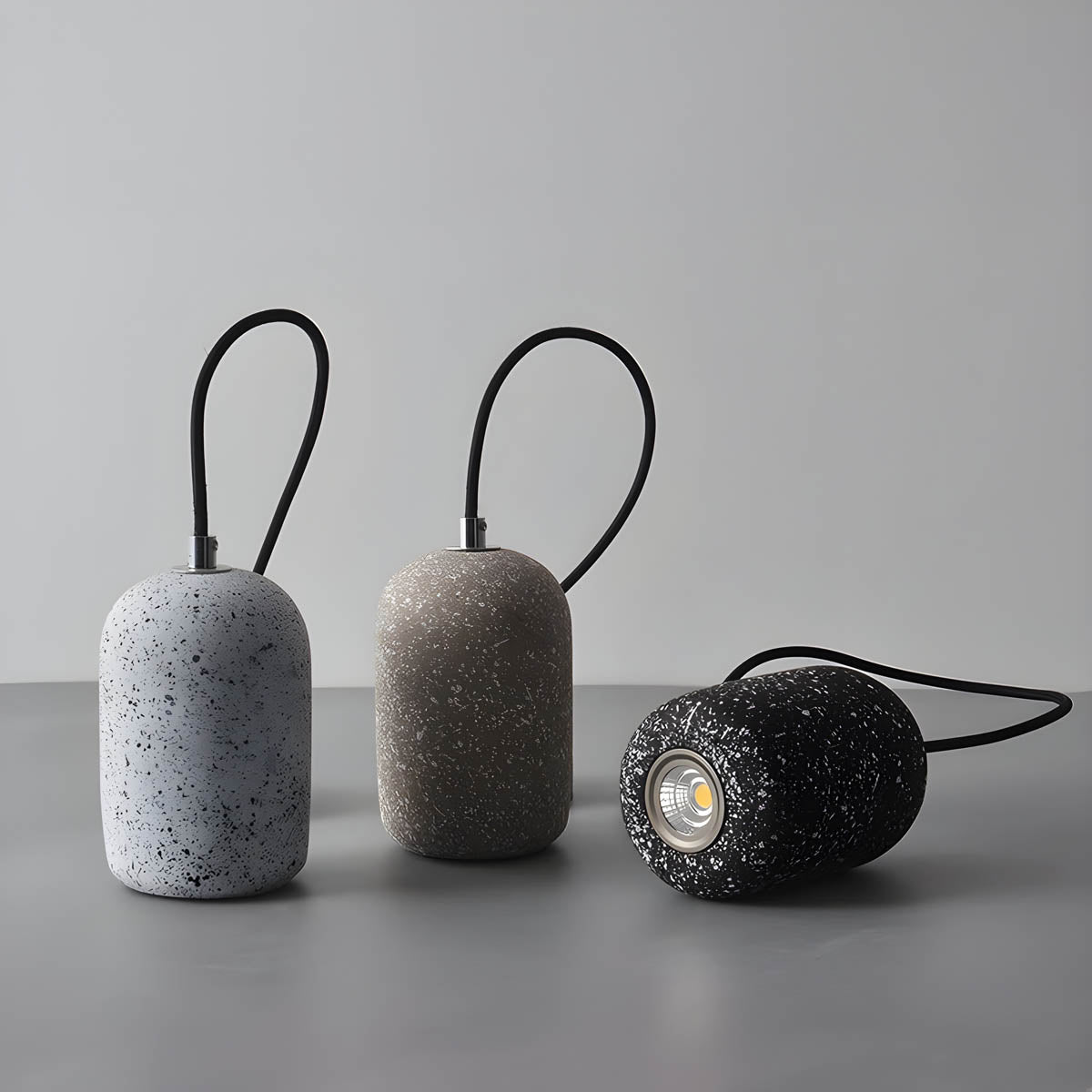 Variant image for Industrielle Pendelleuchte aus Eisen | Moderne Hängelampe schwarz für Esszimmer – 16 cm Durchmesser, LED Leuchte, Knopf-Schalter-1