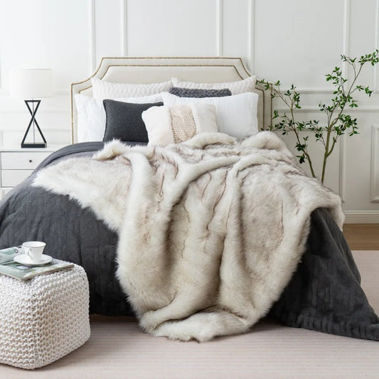 Luxuriöse Imitationsfell Decke | Kuscheldecke für Zuhause 0