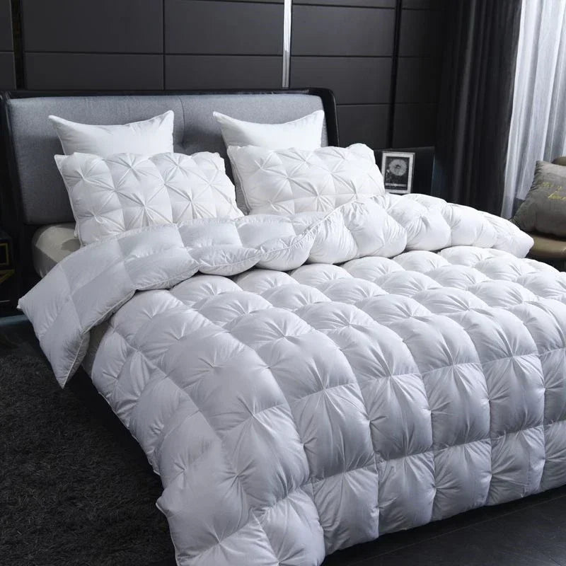 Maravine | Luxus Gänsedaunen Bettdecke 200x220 cm 1