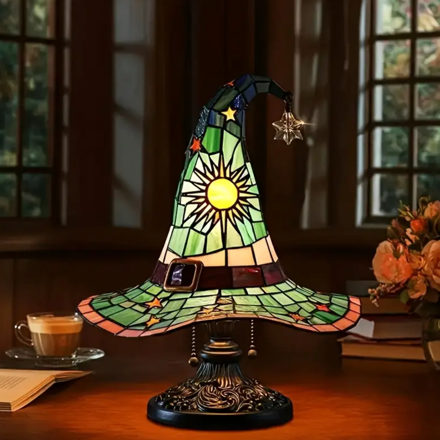 MystiHat | Buntglas Tischlampe im Hexenhut-Design 1