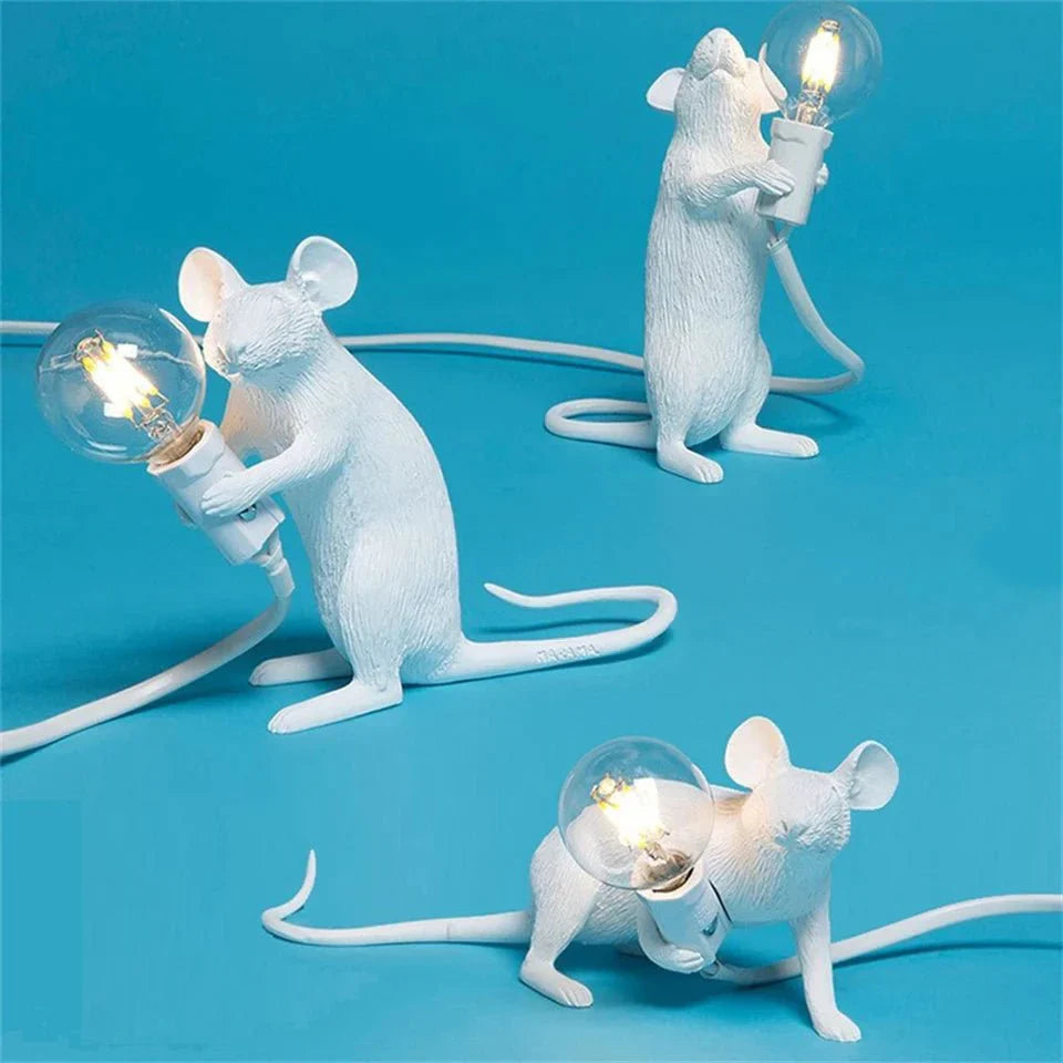 Neugieriger Entdecker | Verspielte Tischlampe Mausdesign 2
