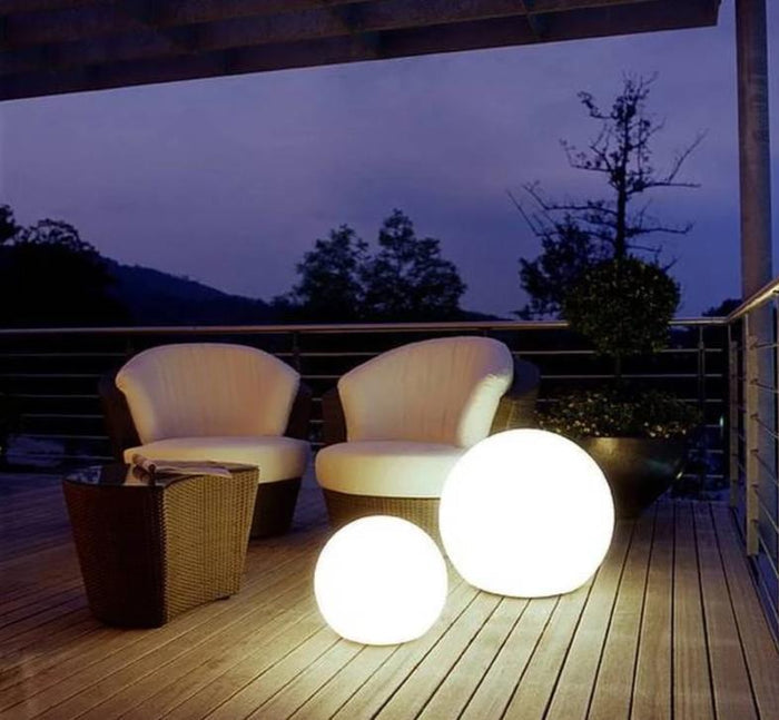 Kugelförmige Gartenlampe mit Fernbedienung – Wetterfest, 16 Farben, Kabellos und LED Gartenleuchte-5