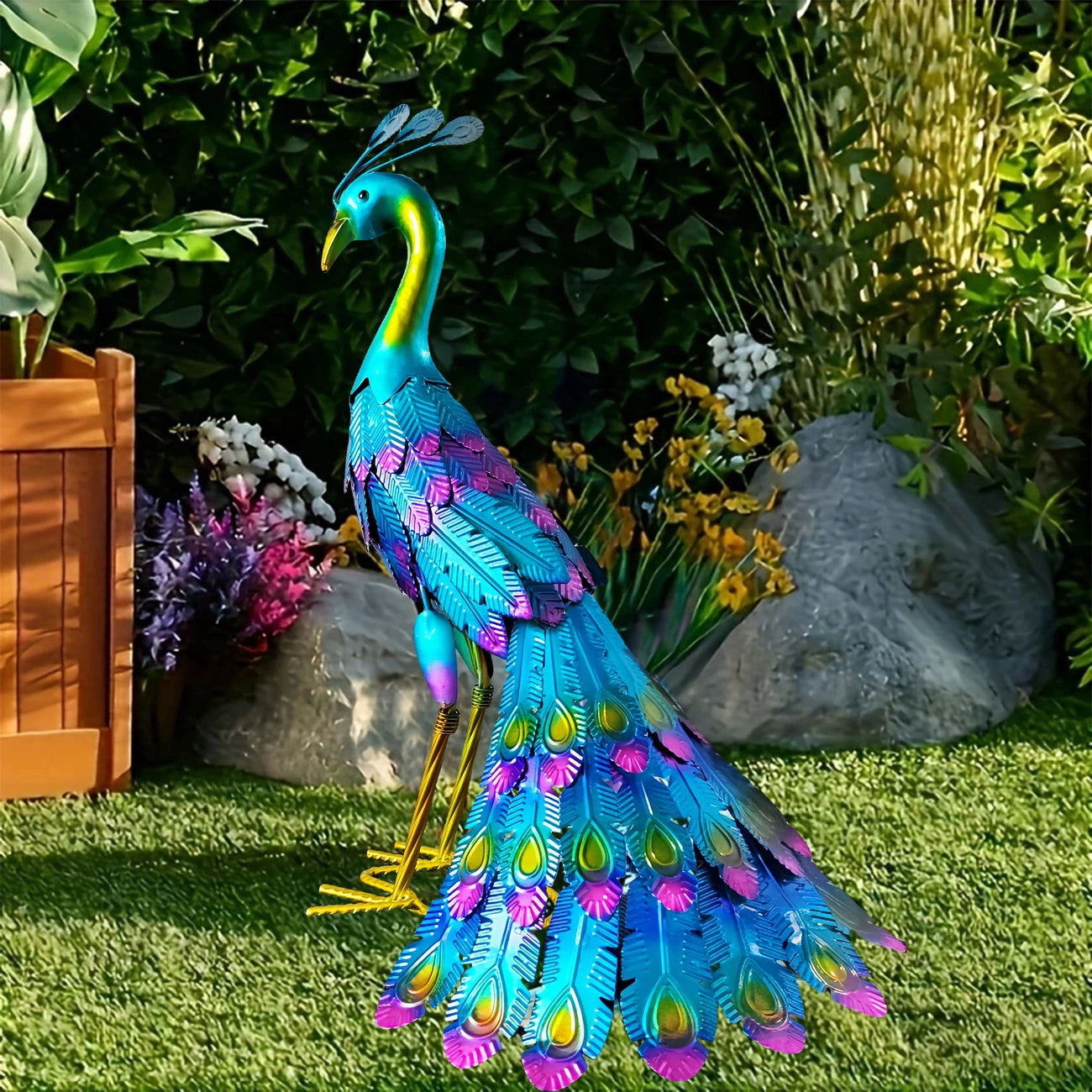 RegalFeather | Pfauenskulptur für den Garten 0
