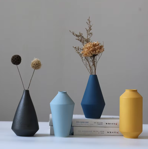 Eleganza | Kunstvase aus Porzellan im Morandi-Stil