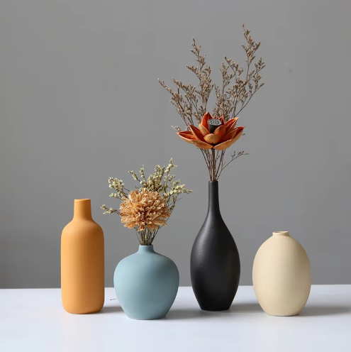 Eleganza | Kunstvase aus Porzellan im Morandi-Stil