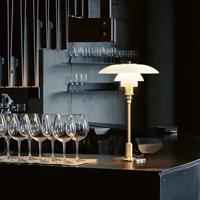Dänische Designer-Tischlampe mit LED-Beleuchtung – Dimmbare Tischleuchte aus Eisen und Glas für modernes Wohnen-6