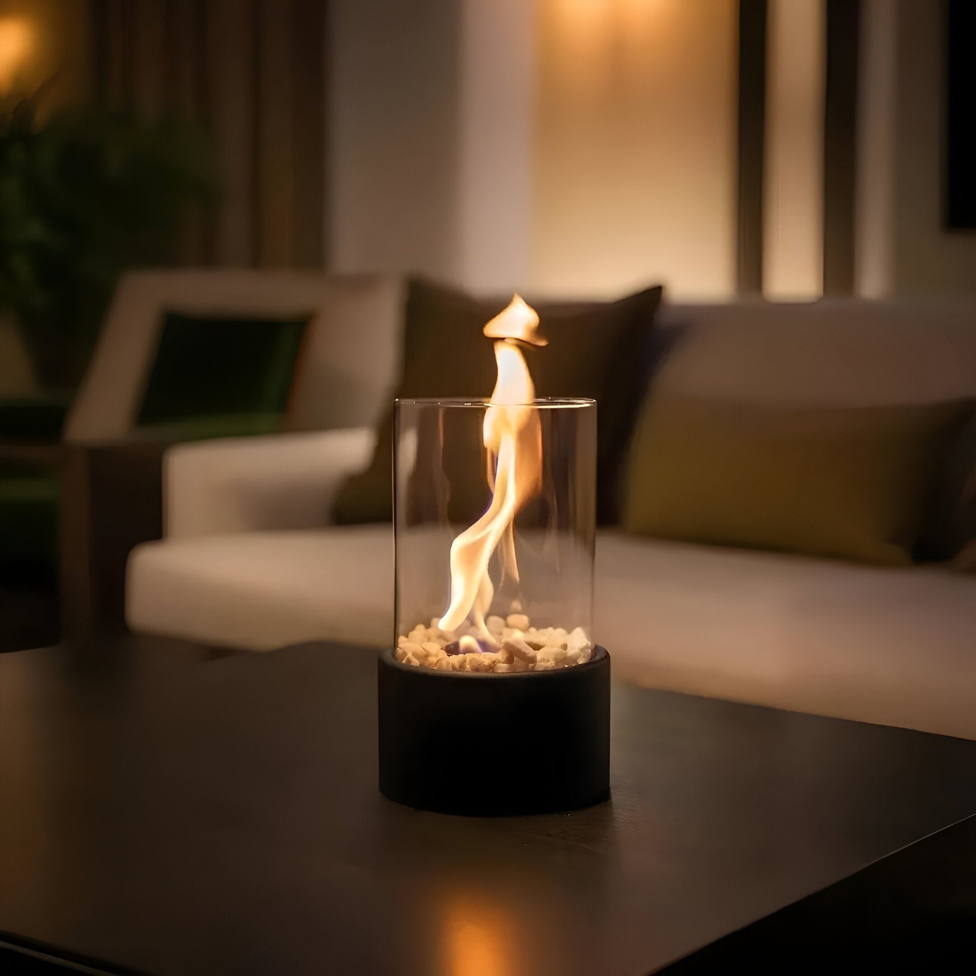 SleekFlame | Tischkamin mit schwarzem Metallsockel 2