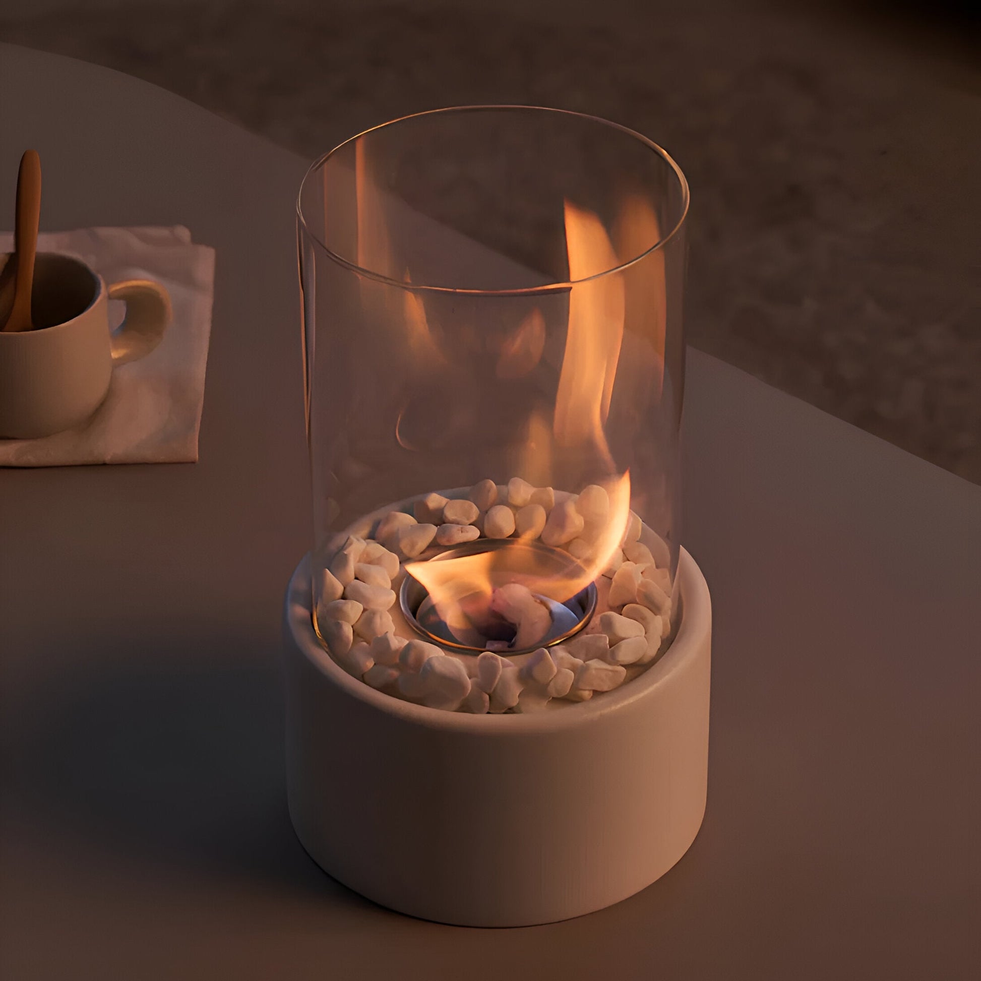 SleekFlame | Tischkamin mit schwarzem Metallsockel 4