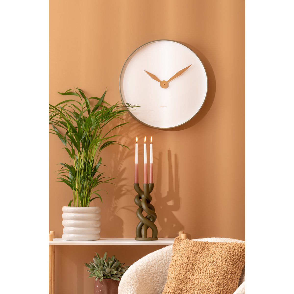 Karlsson Wanduhr „Albatross“ – Designuhr von Ewald Winkelbauer, rund & minimalistisch, in Grau, Moosgrün & mehr
