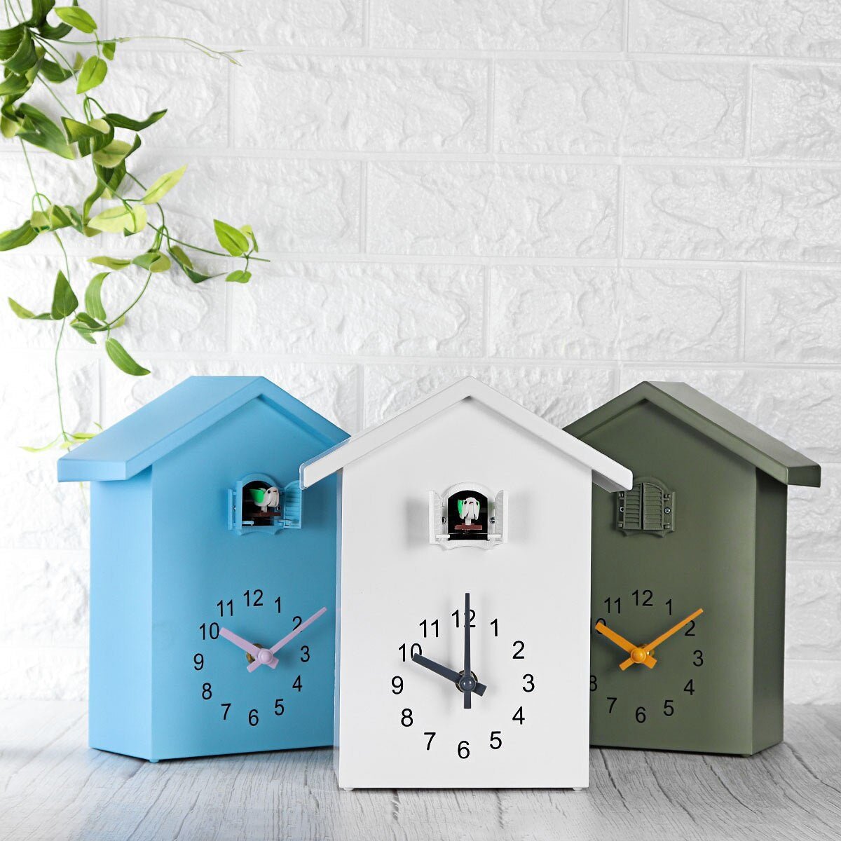 Charmante Kuckucksuhr in Blau, Weiß und Grün | Wanduhr 20x25 cm, Batteriebetrieben, Nostalgisches Design-2