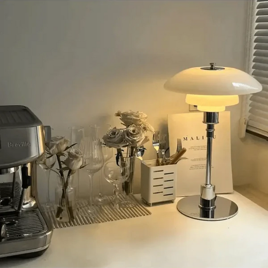 Dänische Designer-Tischlampe mit LED-Beleuchtung – Dimmbare Tischleuchte aus Eisen und Glas für modernes Wohnen-1