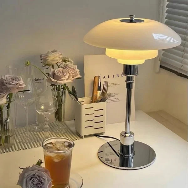 Moderne Disc Tischlampe aus Metall und Opalglas | Elegante Nachttischlampe mit Diffuser und Praktischem Tastschalter, 46 cm hoch-6