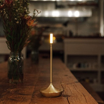 Variant image for Elegantes Kerzenlicht mit Dimmfunktion und USB-Akku | 23 cm Hoch, Warmes Licht, Aluminiumgehäuse, 10-16 Stunden Batterielaufzeit-2