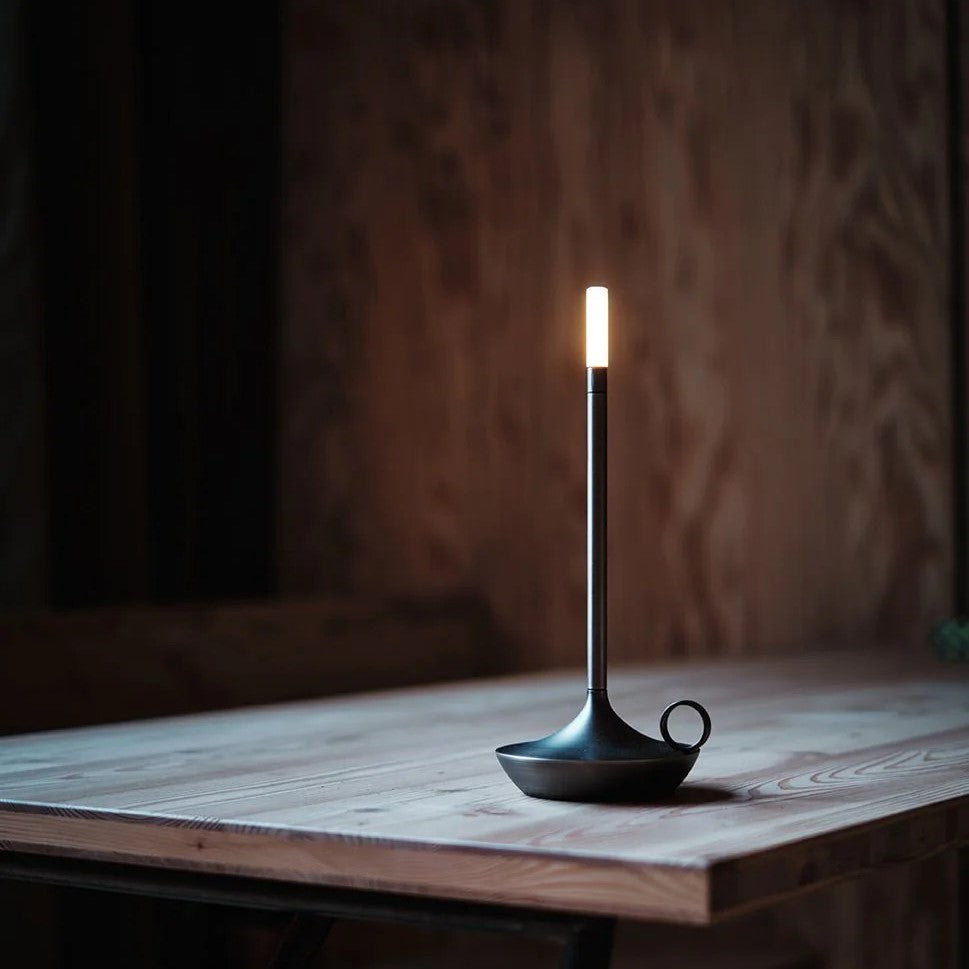 Elegantes Kerzenlicht mit Dimmfunktion und USB-Akku | 23 cm Hoch, Warmes Licht, Aluminiumgehäuse, 10-16 Stunden Batterielaufzeit-1